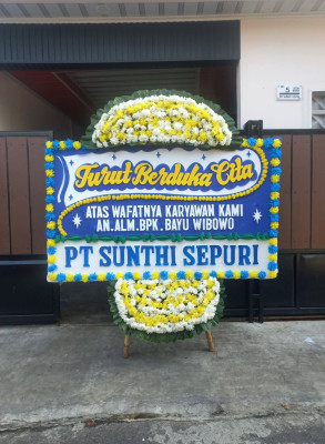 Papan Bunga Duka di Pagar Gunung
